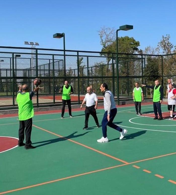 Cumhurbaşkanı Erdoğandan danışmanları ve bakanlar ile basketbol maçı