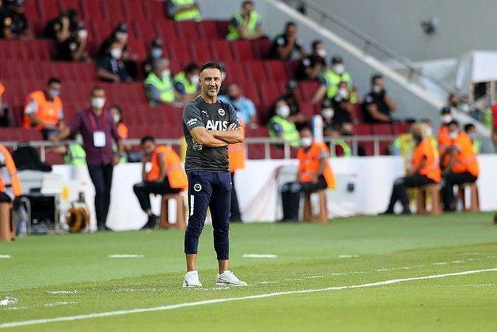Son dakika: Vitor Pereiranın Fenerbahçeye hediyesi... Ali Koç canlı yayında açıklamıştı