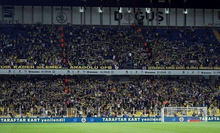 Son dakika: Vitor Pereiranın Fenerbahçeye hediyesi... Ali Koç canlı yayında açıklamıştı