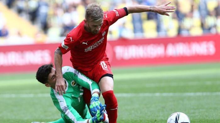 AJAXTAN İKİ YETKİLİ İZLEDİ
