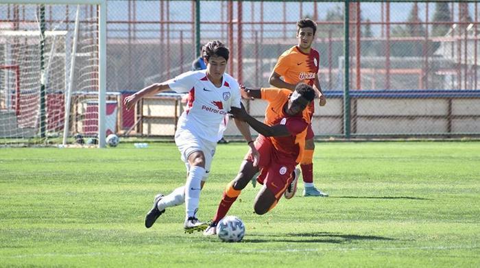 Galatasaraydan U19 takımına sürpriz transfer Yousef ilk köz görüntülendi