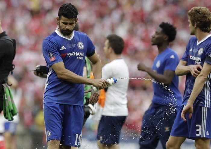 - Pepe’den sonra öncelik santrforda. Gomez, Costa isimleri de dolaşıyor. Nedir son durum