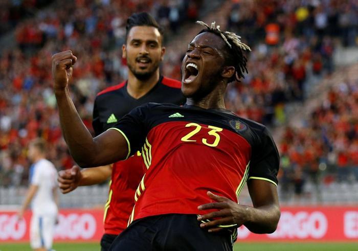 Fenerbahçede acil forvet aranıyor