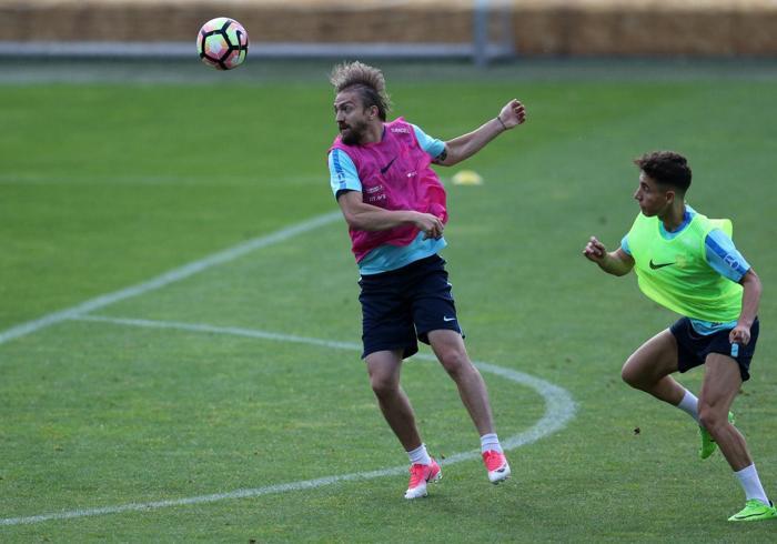 Fenerbahçede acil forvet aranıyor