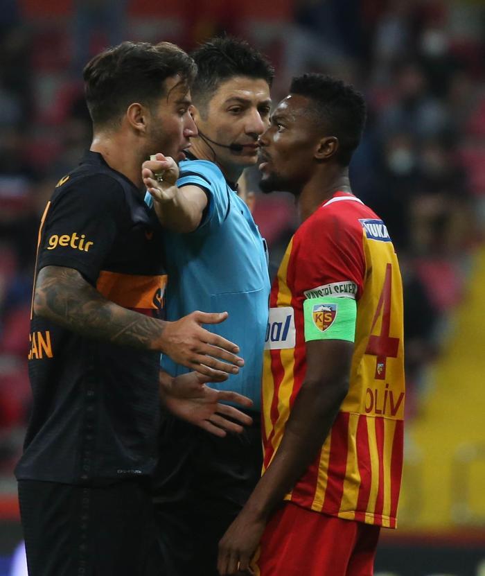 Kayseride gergin anlar: Galatasaray Teknik Direktörü Fatih Terim, Oğulcan-Mensah gerginliğinde İbrahim Akdağa patladı