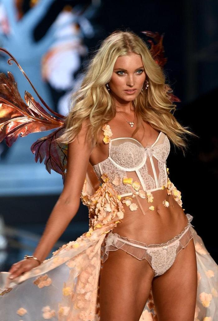Elsa Hosk kırmızı halıda yoruldu, havuzda dinlendi
