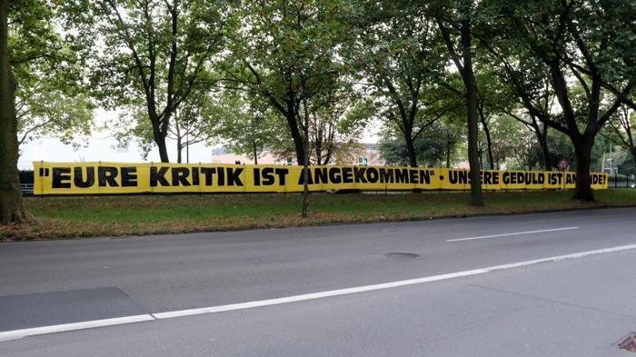 Dortmund taraftarının logosuz formaya tepkisi artıyor