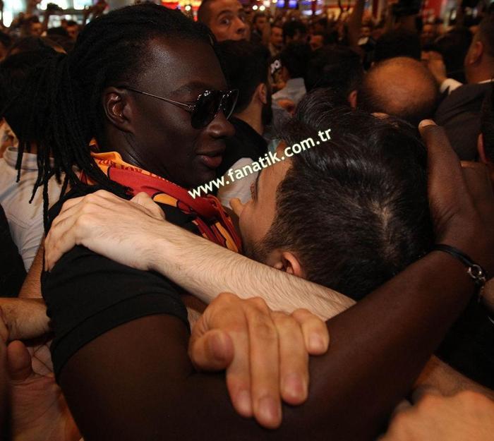 Bafetimbi Gomis araca bindiğinde o soruyu sordu