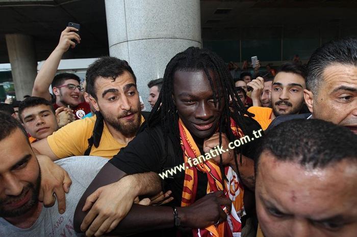 Bafetimbi Gomis araca bindiğinde o soruyu sordu