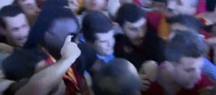 Bafetimbi Gomis araca bindiğinde o soruyu sordu