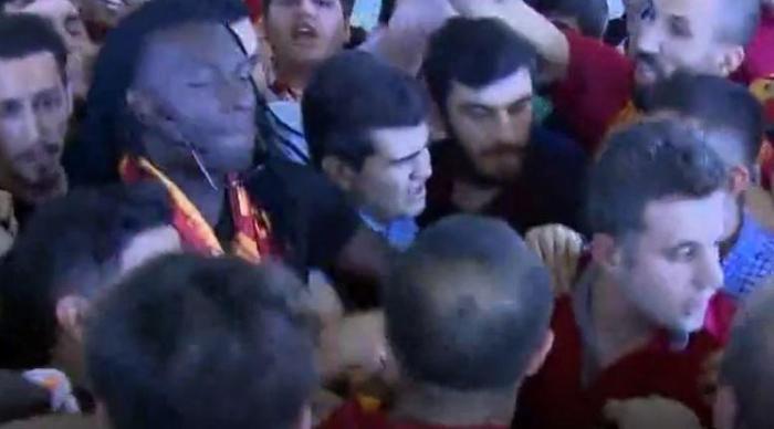 Bafetimbi Gomis araca bindiğinde o soruyu sordu