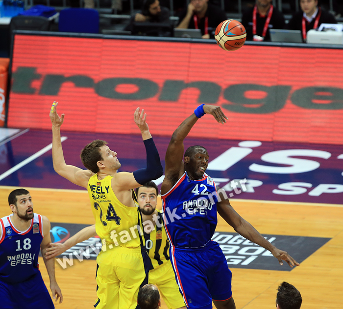 Fenerbahçe - Anadolu Efes maçında Koray Şener unutulmadı