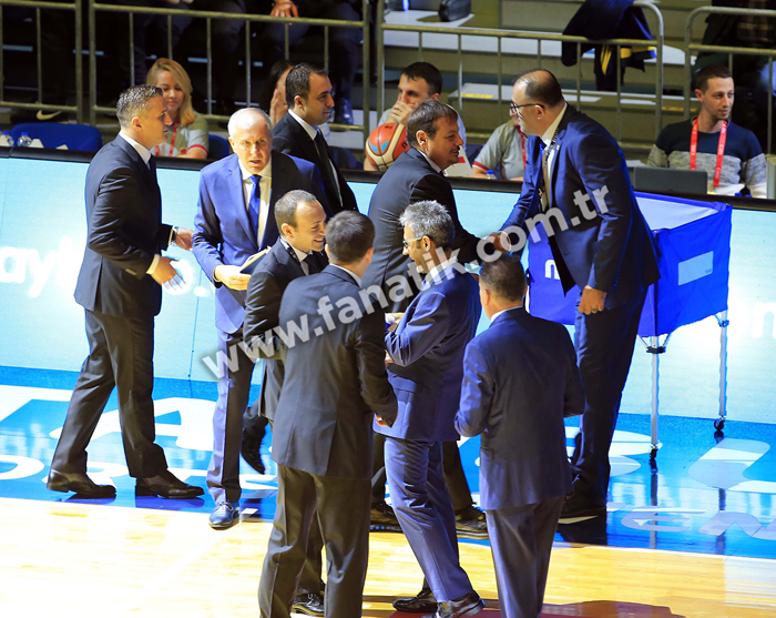 Fenerbahçe - Anadolu Efes maçında Koray Şener unutulmadı