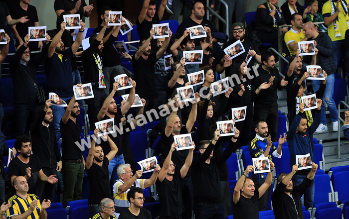 Fenerbahçe - Anadolu Efes maçında Koray Şener unutulmadı