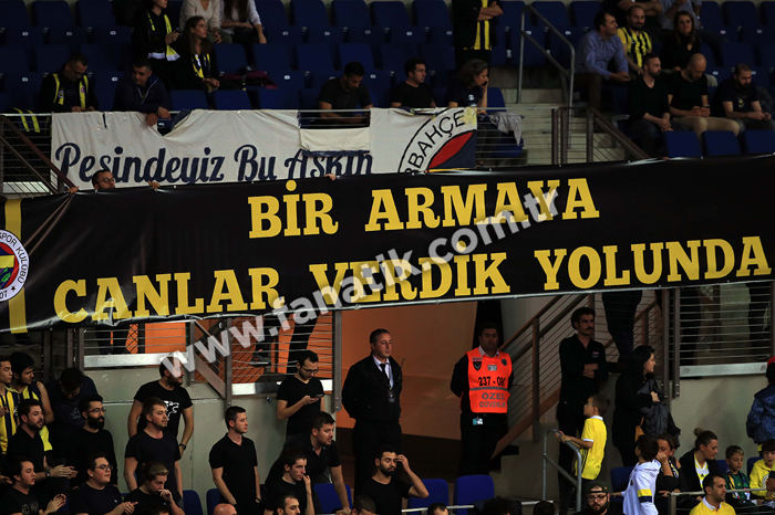 Fenerbahçe - Anadolu Efes maçında Koray Şener unutulmadı