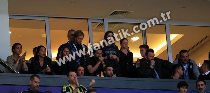 Fenerbahçe - Anadolu Efes maçında Koray Şener unutulmadı