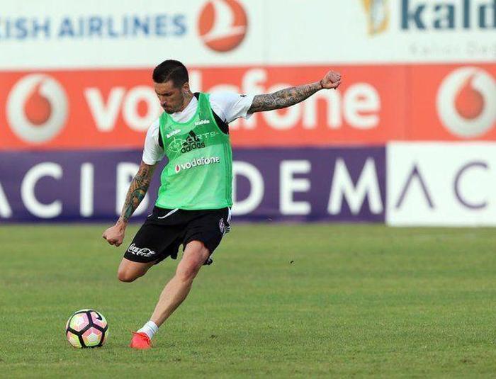 Beşiktaşın eski yıldızı dönmek istiyor
