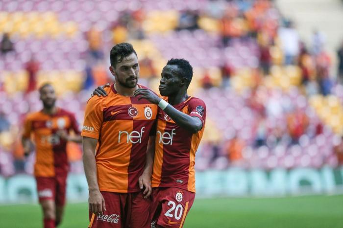 SİNAN GÜMÜŞ KALIYOR ANCAK...