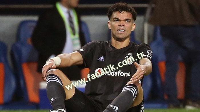 Başakşehir-Beşiktaş maçından kareler