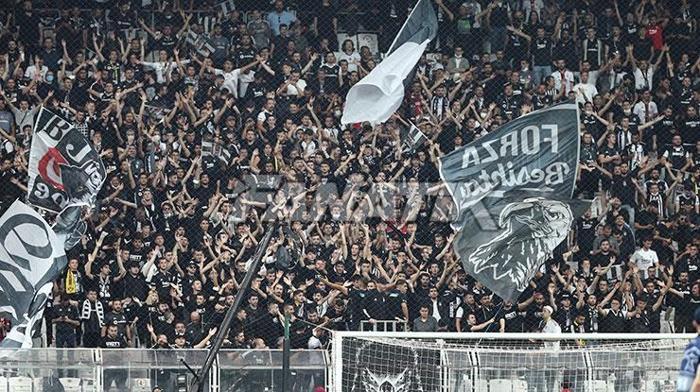 Borussia Dortmund, Beşiktaş taraftarıyla tanıştı Kulaklar tıkalı, gözler şaşkın