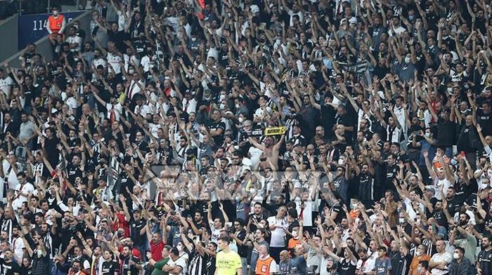 Borussia Dortmund, Beşiktaş taraftarıyla tanıştı Kulaklar tıkalı, gözler şaşkın