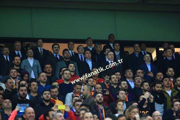 Galatasaray - Fenerbahçe derbisindeki olaylardan kareler