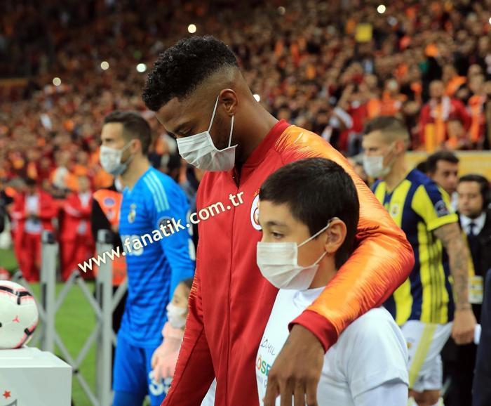 Galatasaray - Fenerbahçe derbisindeki olaylardan kareler