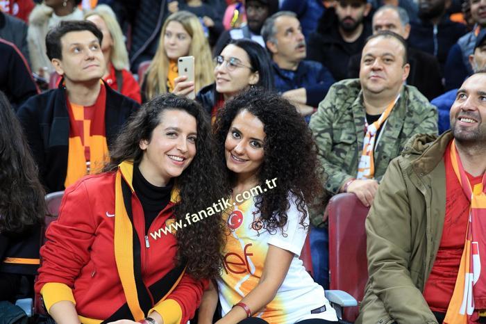 Galatasaray - Fenerbahçe derbisindeki olaylardan kareler