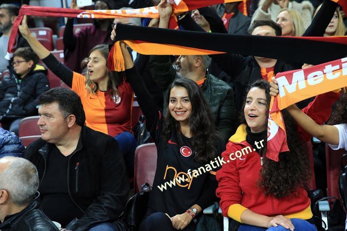 Galatasaray - Fenerbahçe derbisindeki olaylardan kareler