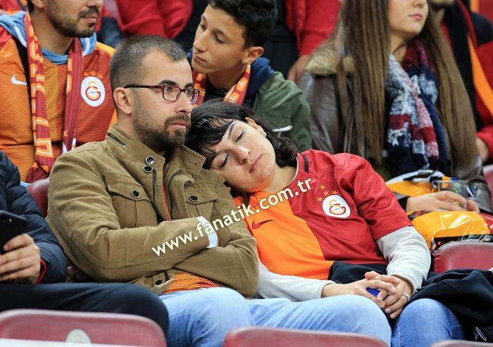 Galatasaray - Fenerbahçe derbisindeki olaylardan kareler