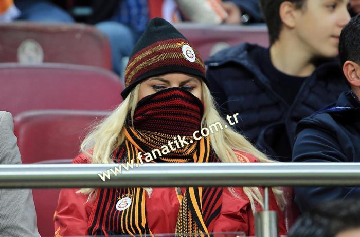 Galatasaray - Fenerbahçe derbisindeki olaylardan kareler