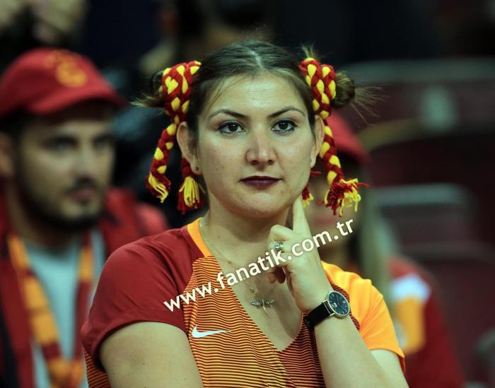 Galatasaray - Fenerbahçe derbisindeki olaylardan kareler
