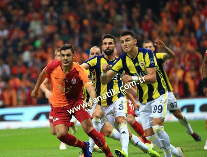 Galatasaray - Fenerbahçe derbisindeki olaylardan kareler
