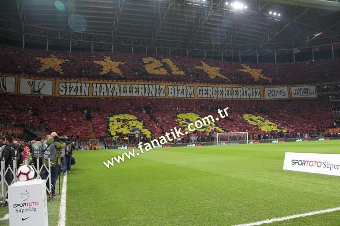 Galatasaray - Fenerbahçe derbisindeki olaylardan kareler
