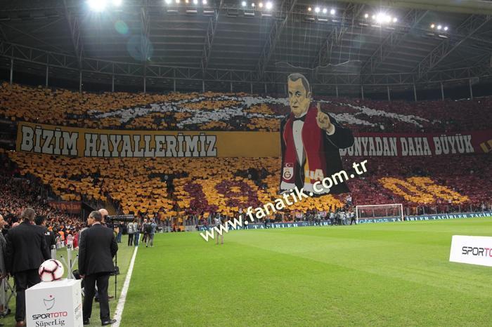 Galatasaray - Fenerbahçe derbisindeki olaylardan kareler