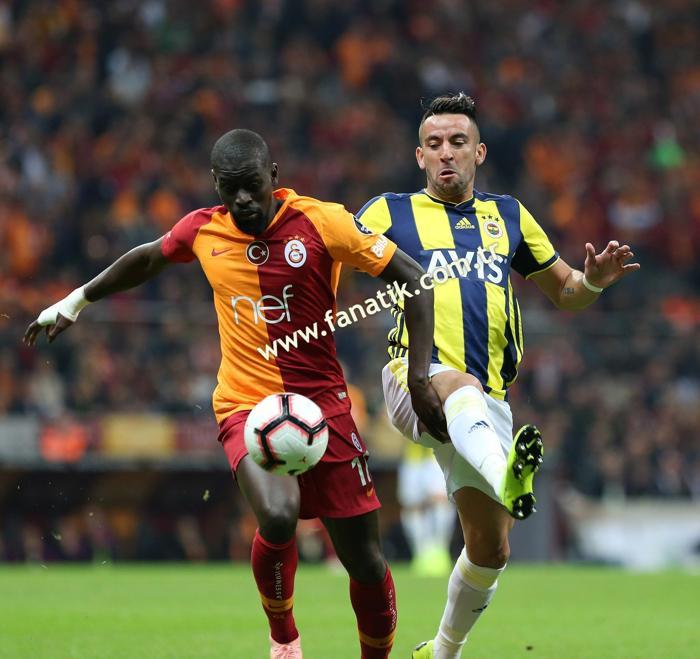 Galatasaray - Fenerbahçe derbisindeki olaylardan kareler