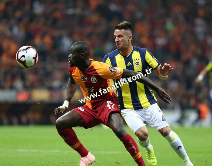 Galatasaray - Fenerbahçe derbisindeki olaylardan kareler
