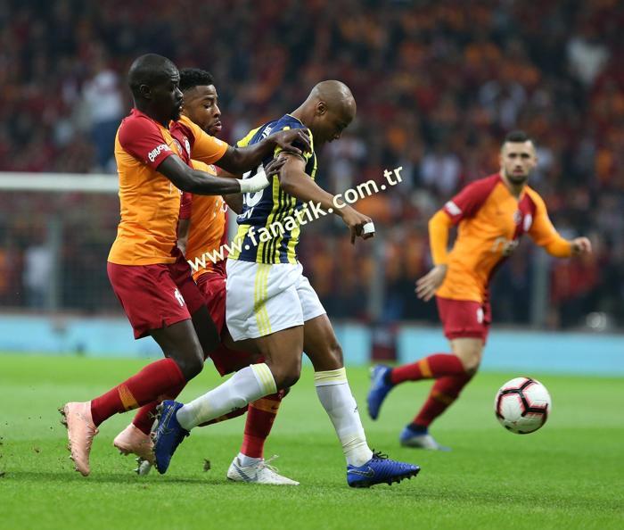 Galatasaray - Fenerbahçe derbisindeki olaylardan kareler