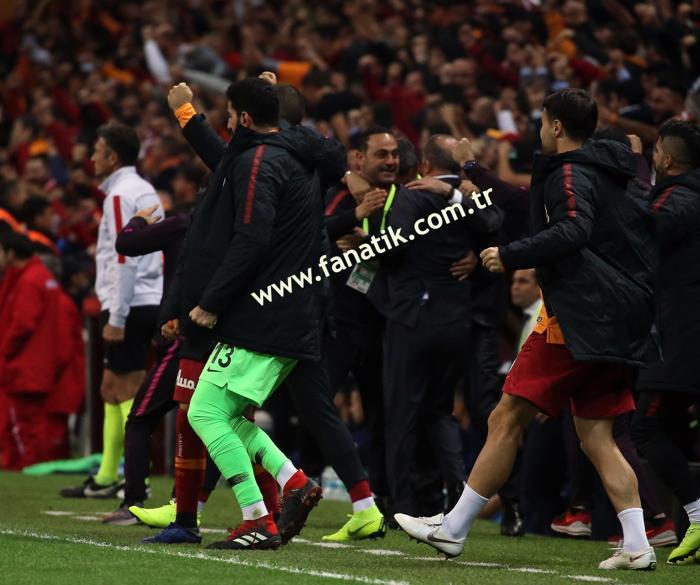 Galatasaray - Fenerbahçe derbisindeki olaylardan kareler