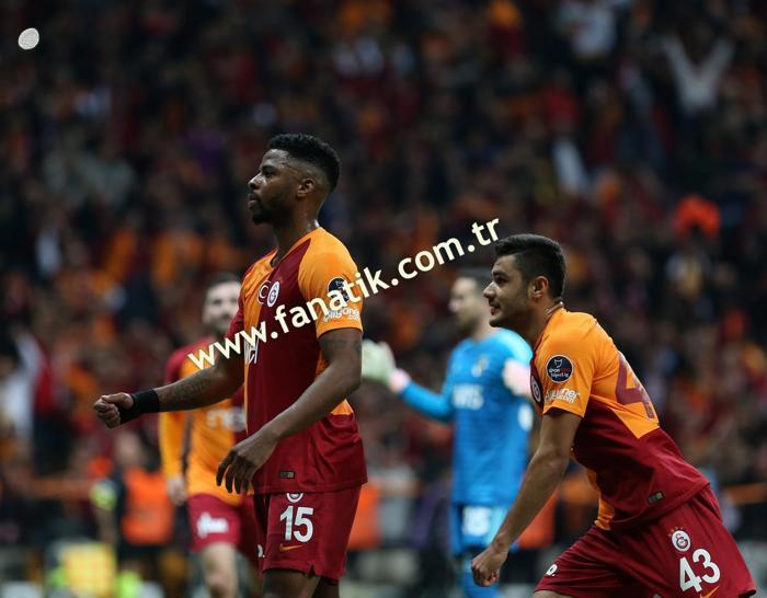 Galatasaray - Fenerbahçe derbisindeki olaylardan kareler