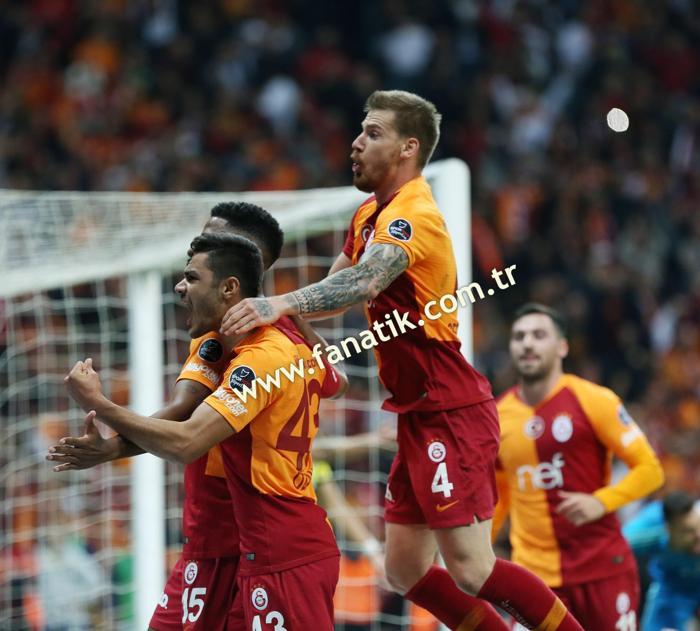Galatasaray - Fenerbahçe derbisindeki olaylardan kareler