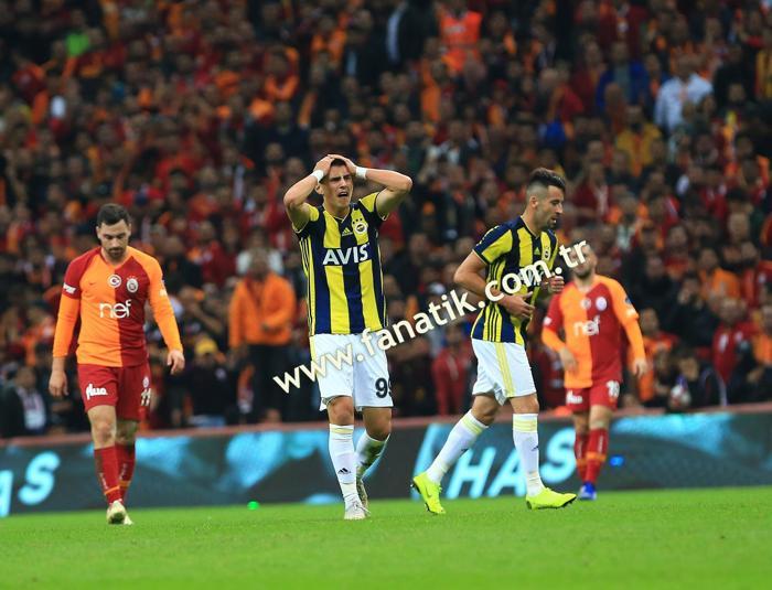 Galatasaray - Fenerbahçe derbisindeki olaylardan kareler
