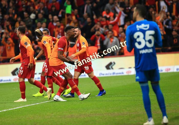 Galatasaray - Fenerbahçe derbisindeki olaylardan kareler