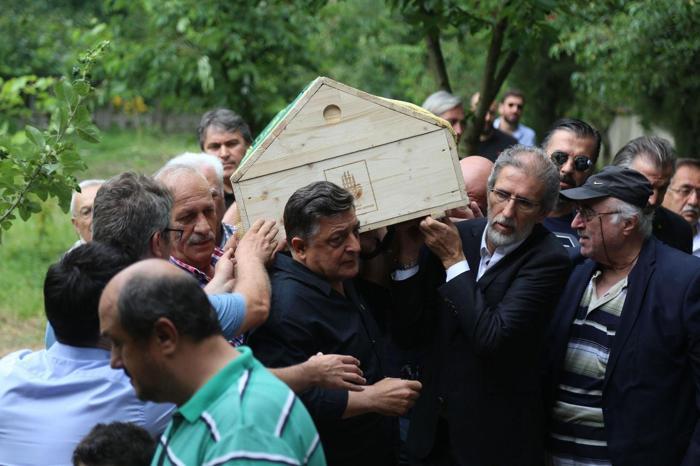 Yılmaz Vural, vefat eden babasını son yolculuğuna uğurladı