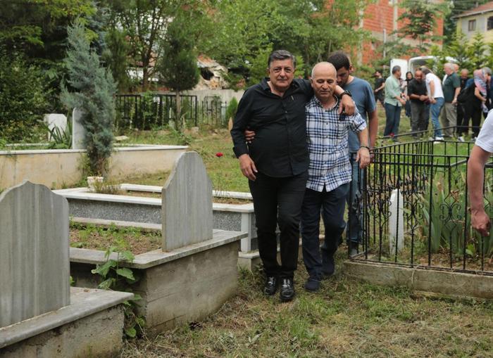 Yılmaz Vural, vefat eden babasını son yolculuğuna uğurladı