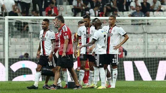 Alex Teixeira maçı tamamlayamadı
