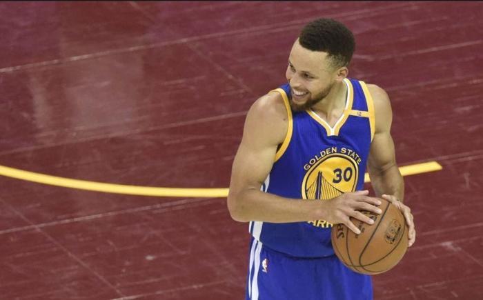 STEPHEN CURRY (BASKETBOL)