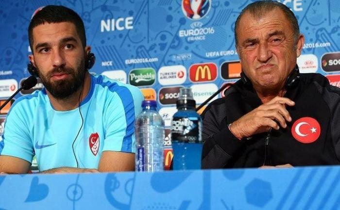 Milli Takım, her zaman spor basınının en önemli odak noktalarından biriydi. Ancak son 3 senede yaşananlar, işin spor boyutunu aşıp bazen kriminal, bazen magazinsel, bazen de bol tartışmalı reality şov kıvamına getirdi.