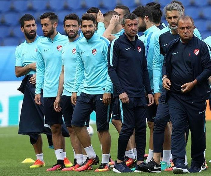 Tümer Metinle futbolcular arasında kavga iddiası