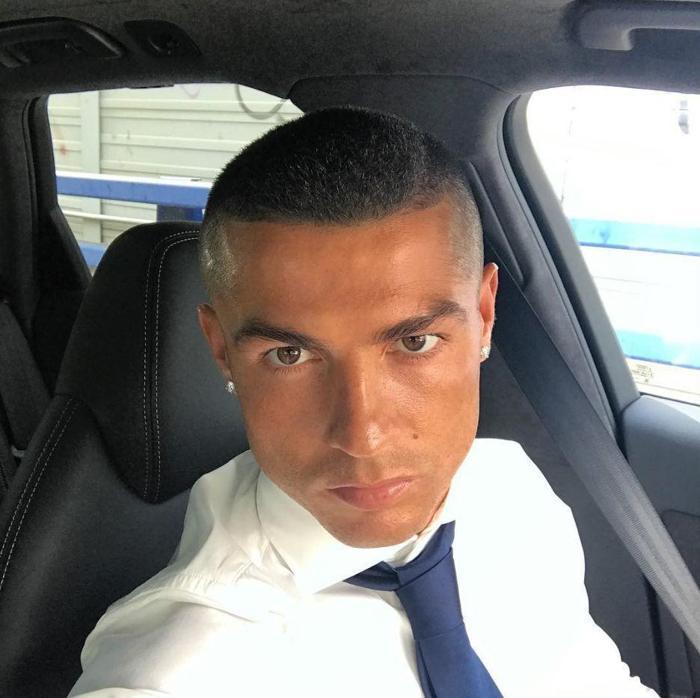 Cristiano Ronaldonun yeni imajı alay konusu oldu